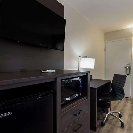 Quality Inn Coliseum North Charleston Bagian luar foto