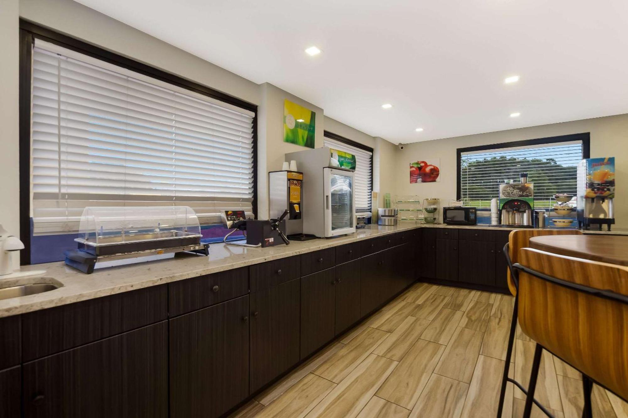 Quality Inn Coliseum North Charleston Bagian luar foto