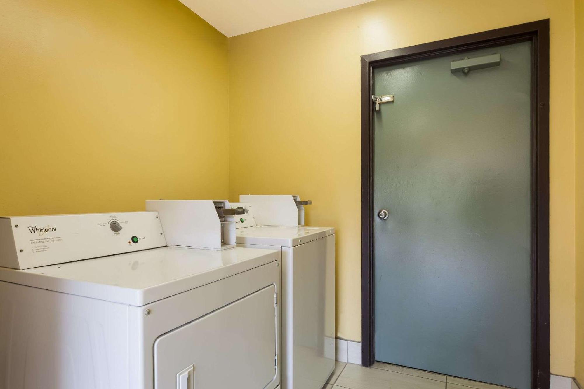 Quality Inn Coliseum North Charleston Bagian luar foto