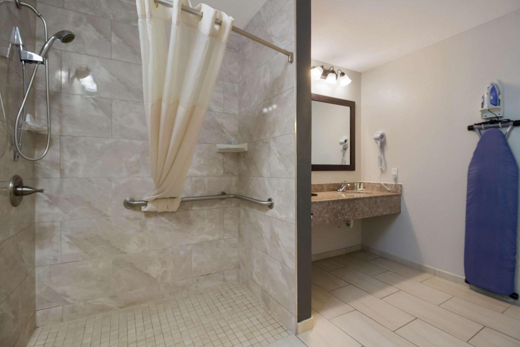 Quality Inn Coliseum North Charleston Bagian luar foto
