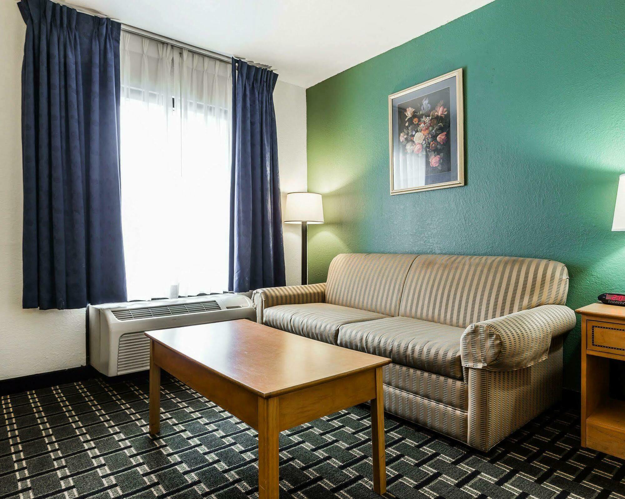 Quality Inn Coliseum North Charleston Bagian luar foto